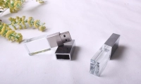 Memoria USB en Metal y Cristal