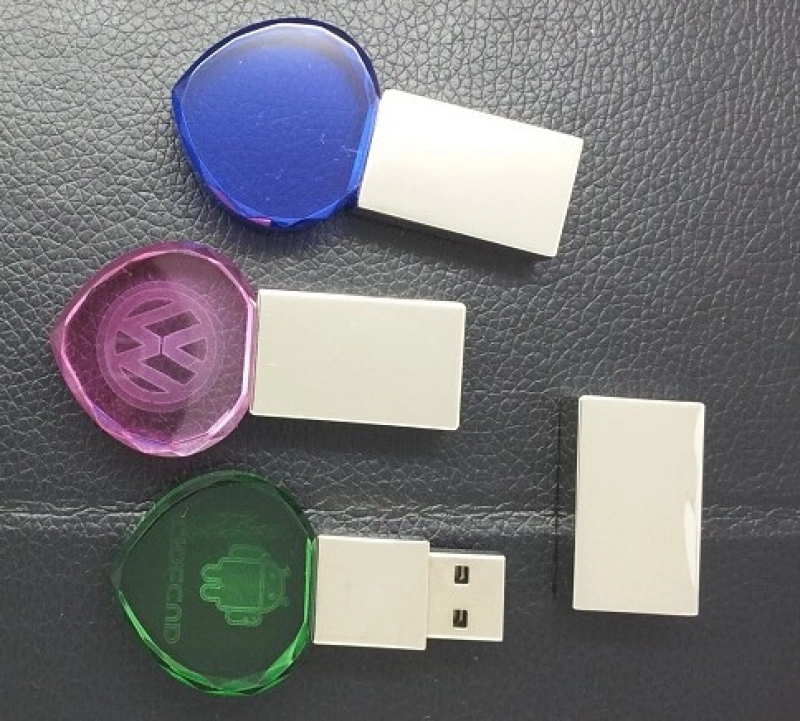 Memoria USB en Metal y Cristal