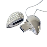 Memoria USB metalica en forma de Corazon con chispitas