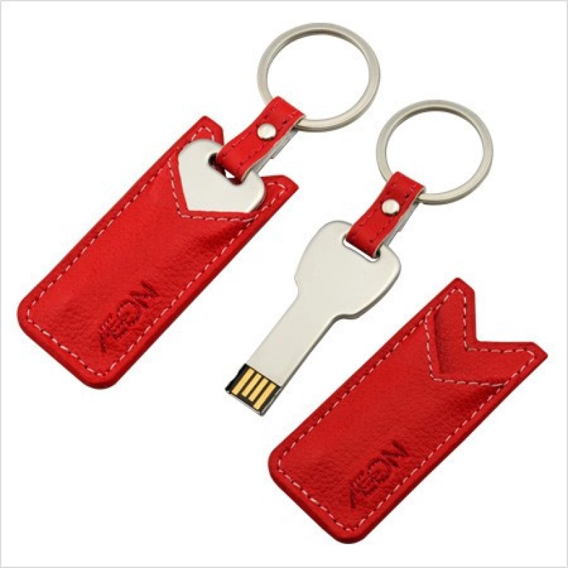 Memoria USB en Cuero y Metal en forma de llave