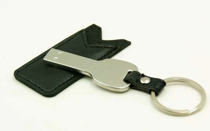 Memoria USB en Cuero y Metal en forma de llave