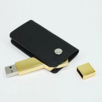 Memoria USB en Cuero y Metal en forma de llave
