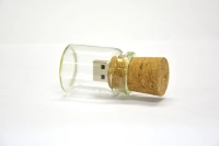 Memoria USB en madera en forma de Corcho con botella de vidrio