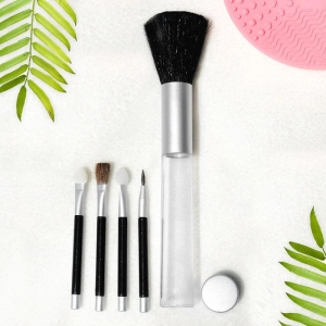 Set Make-Up, 4 brochas pequeñas y 1 grande, de 16.5 x 2.5 cmts